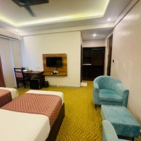 Vovo Hotels Yelahanka Bagian luar foto