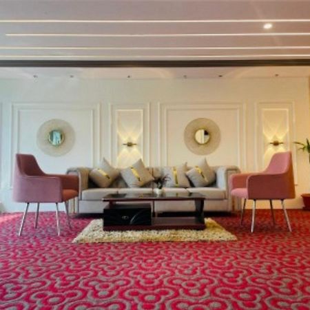Vovo Hotels Yelahanka Bagian luar foto
