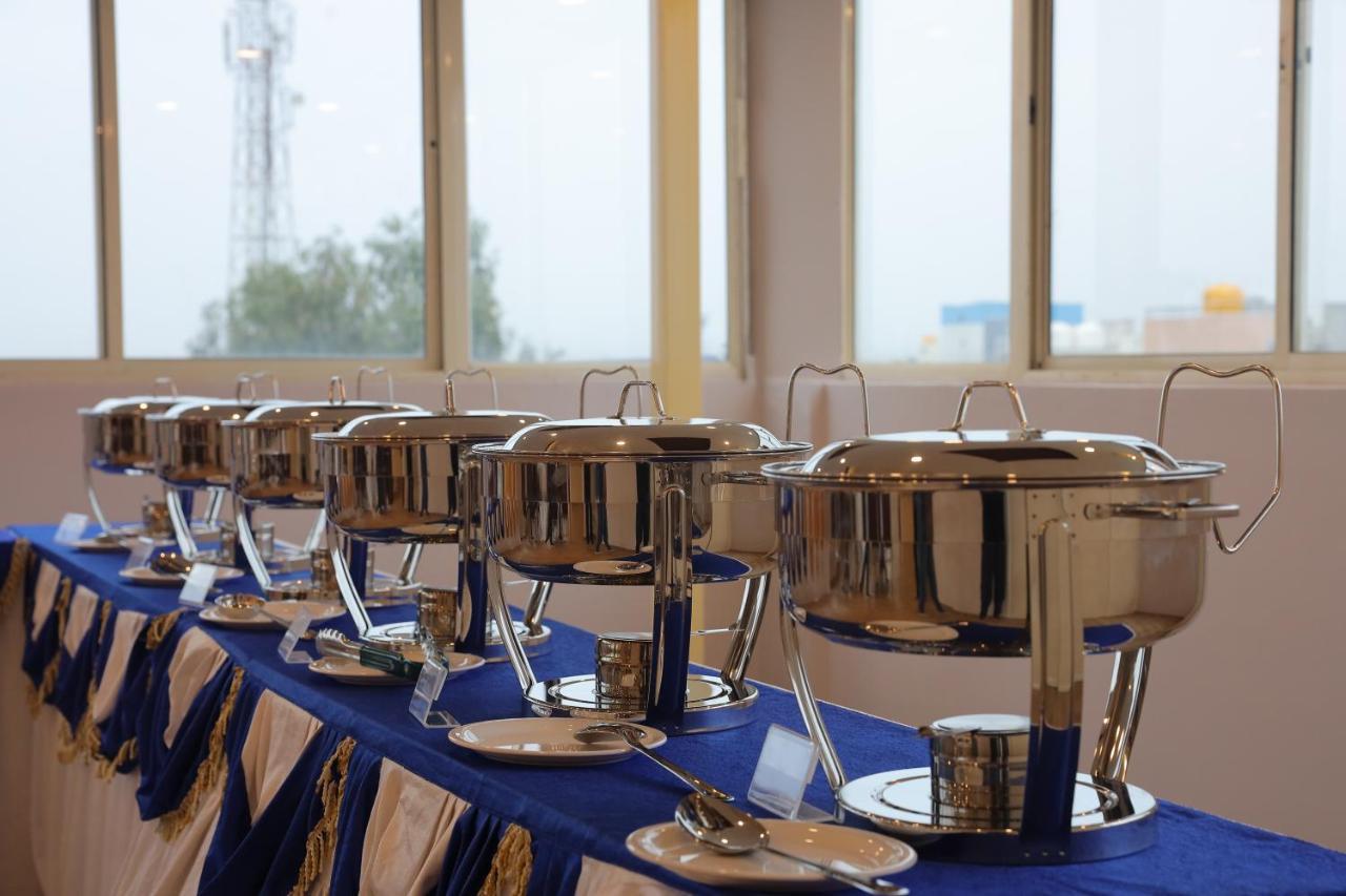 Vovo Hotels Yelahanka Bagian luar foto