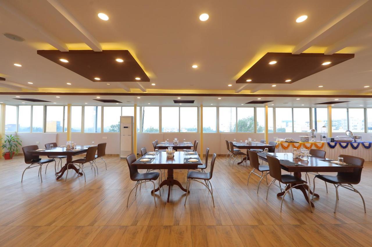 Vovo Hotels Yelahanka Bagian luar foto