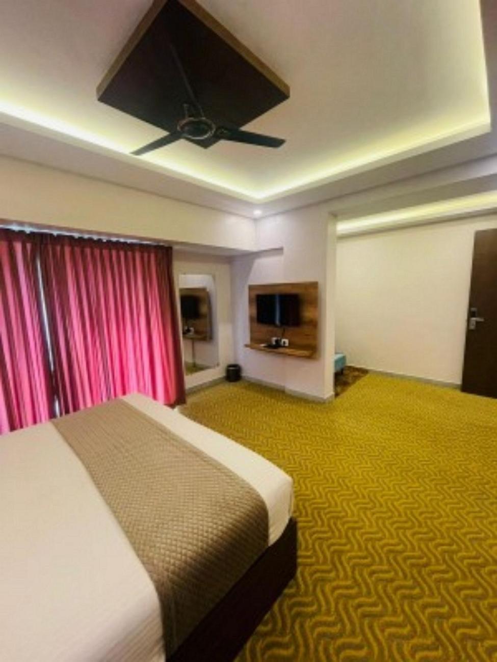 Vovo Hotels Yelahanka Bagian luar foto