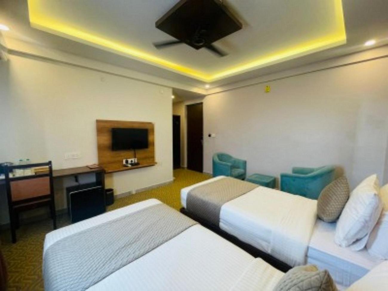 Vovo Hotels Yelahanka Bagian luar foto
