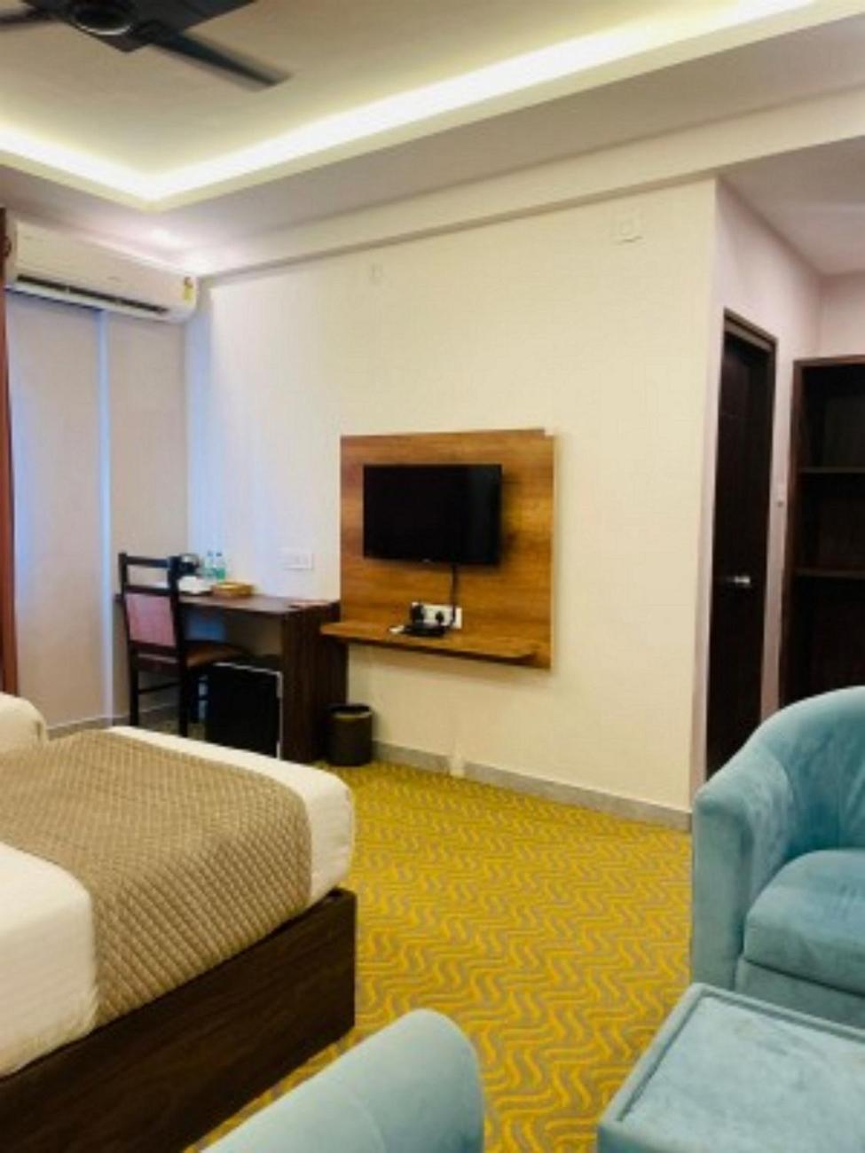 Vovo Hotels Yelahanka Bagian luar foto