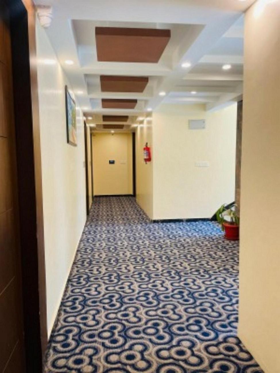 Vovo Hotels Yelahanka Bagian luar foto