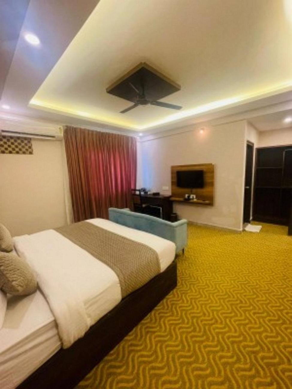 Vovo Hotels Yelahanka Bagian luar foto