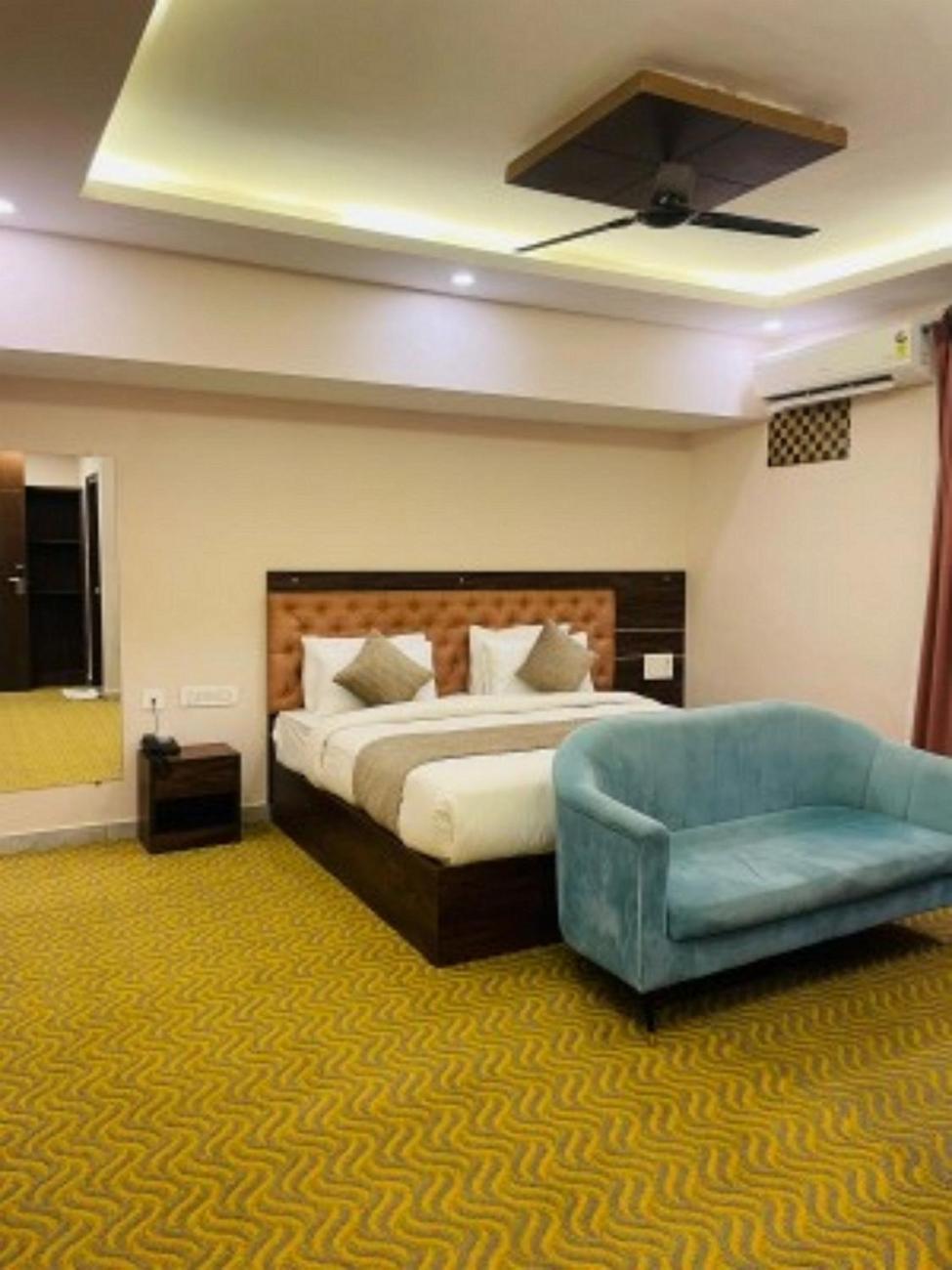 Vovo Hotels Yelahanka Bagian luar foto