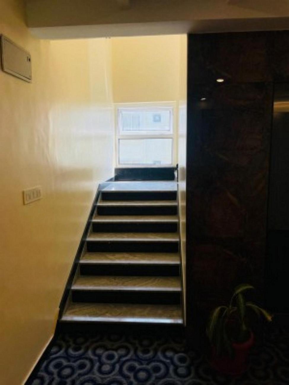 Vovo Hotels Yelahanka Bagian luar foto