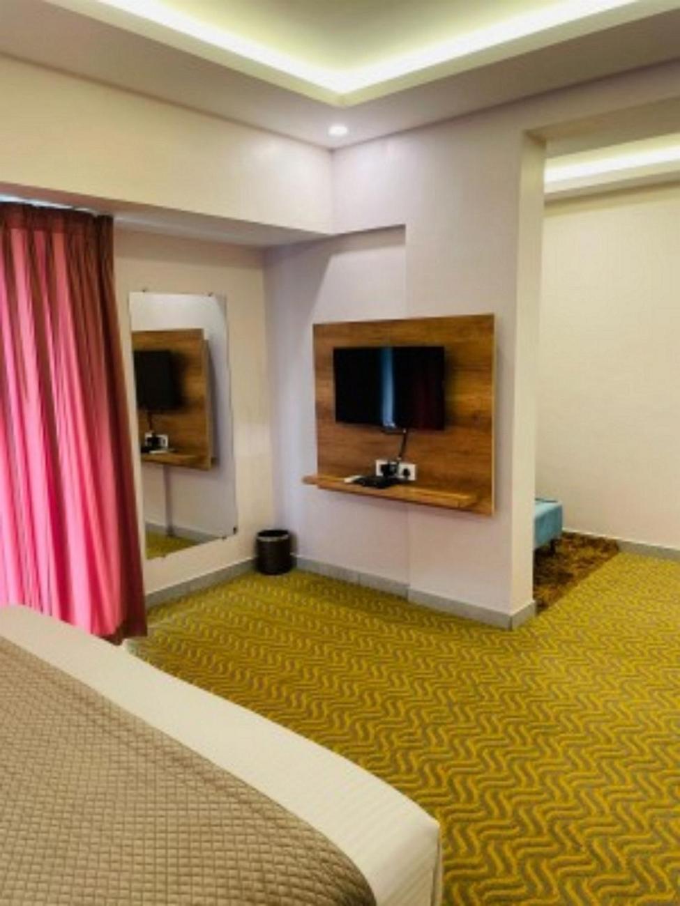 Vovo Hotels Yelahanka Bagian luar foto