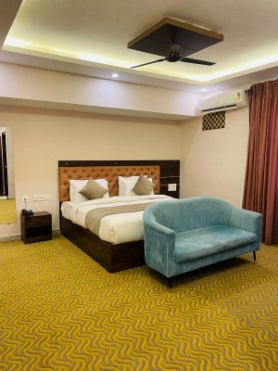 Vovo Hotels Yelahanka Bagian luar foto