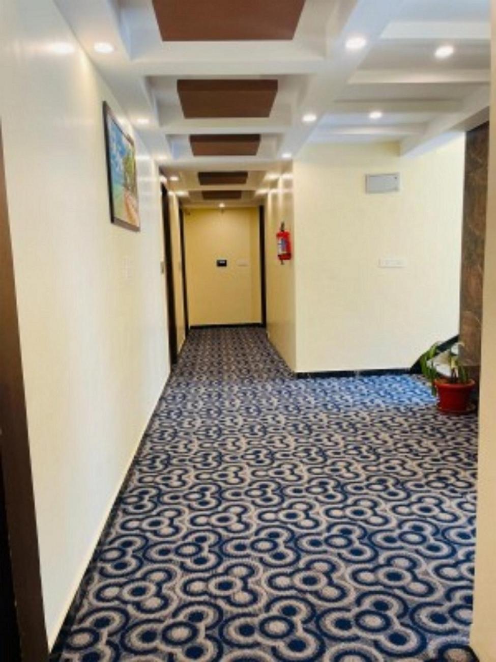 Vovo Hotels Yelahanka Bagian luar foto