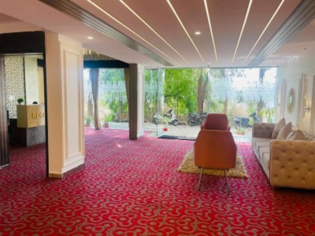 Vovo Hotels Yelahanka Bagian luar foto