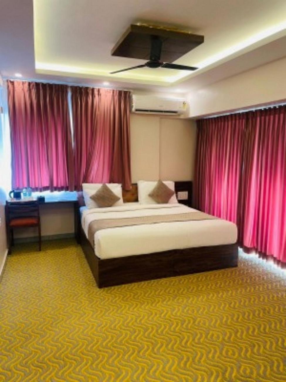 Vovo Hotels Yelahanka Bagian luar foto