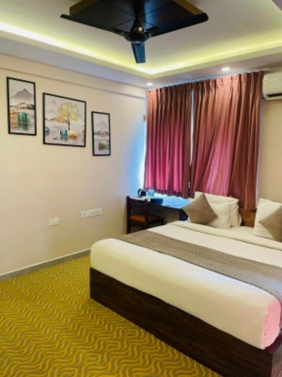 Vovo Hotels Yelahanka Bagian luar foto