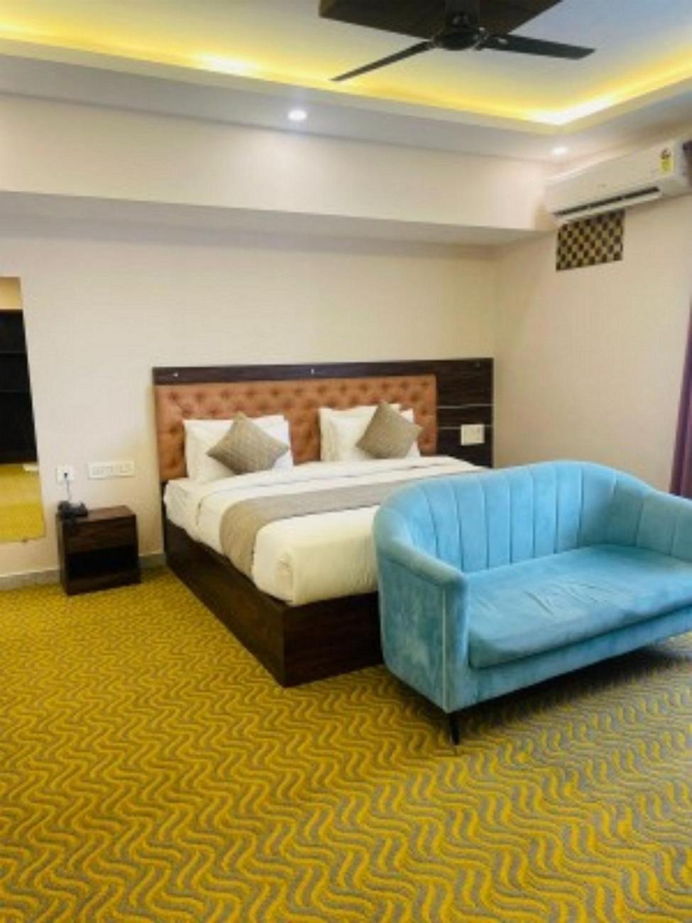 Vovo Hotels Yelahanka Bagian luar foto
